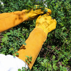 Thorn-Proof Garden Gloves with Long Protective Gauntlets